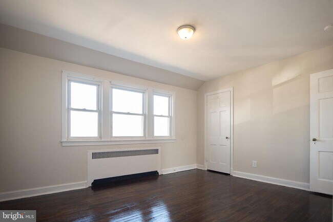 Building Photo - 1422 18th St SE