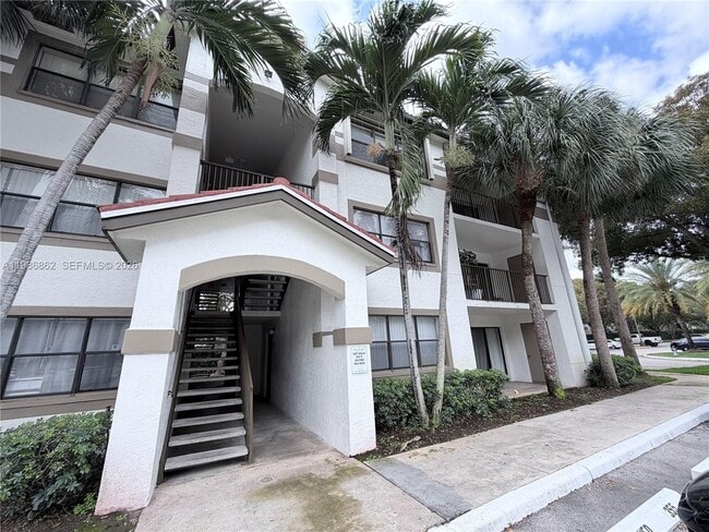 Building Photo - 620 S Park Rd