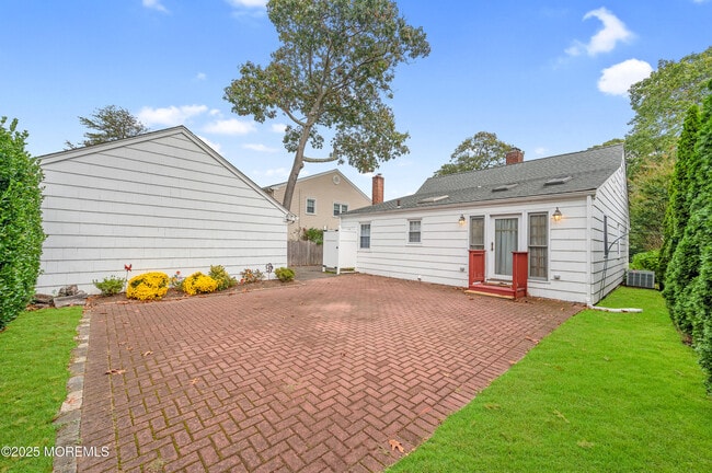 Building Photo - 2203 3rd Ave