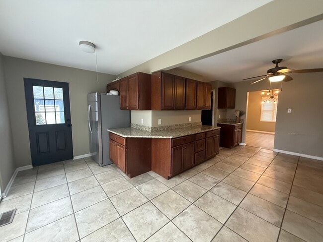 Building Photo - 10S328 Jamie Ln