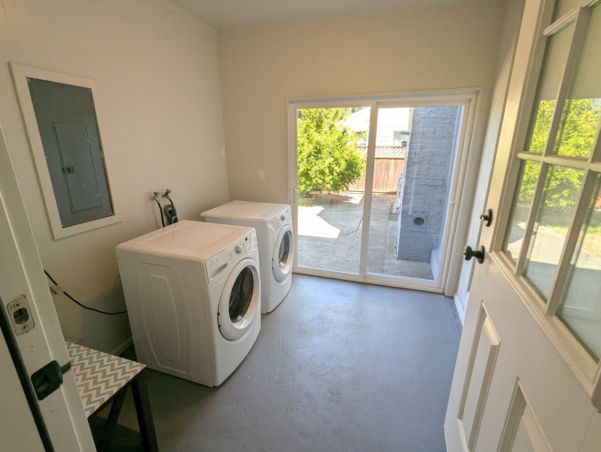 Building Photo - 821 S 117th St