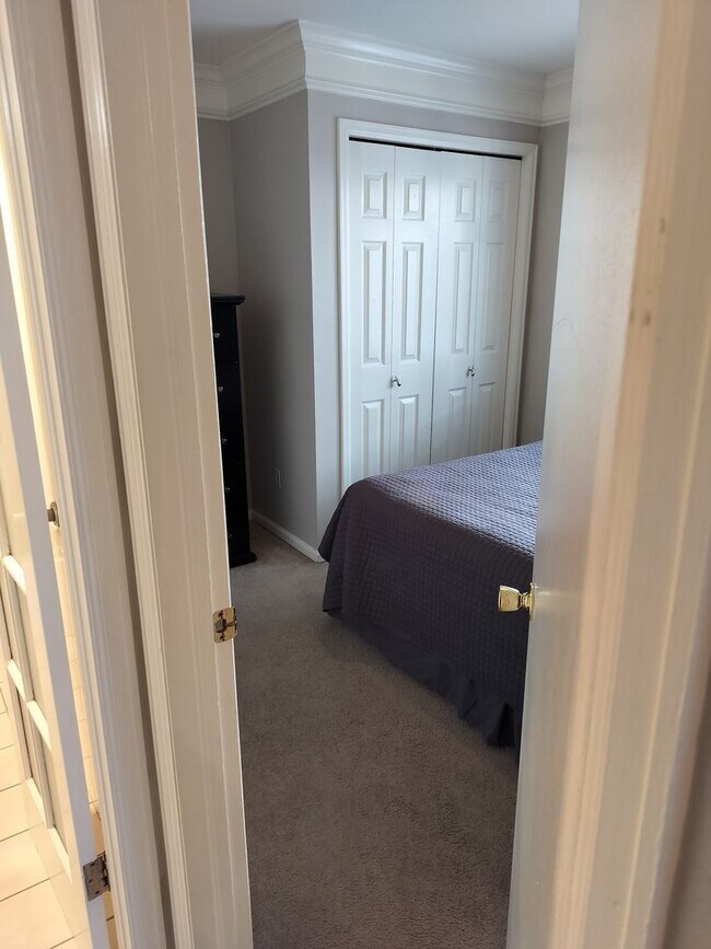 Building Photo - Immediate Move In special- Furnished/Pet friendly/ One bedroom Condo, short term lease of 30 days...