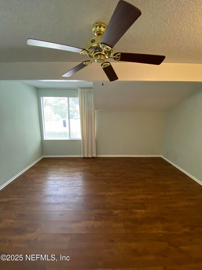 Building Photo - 6213 Lake Tahoe Dr