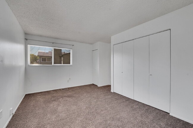 Building Photo - $2,200 - 3 Bed 3 Bath Home with 2 Primary ...