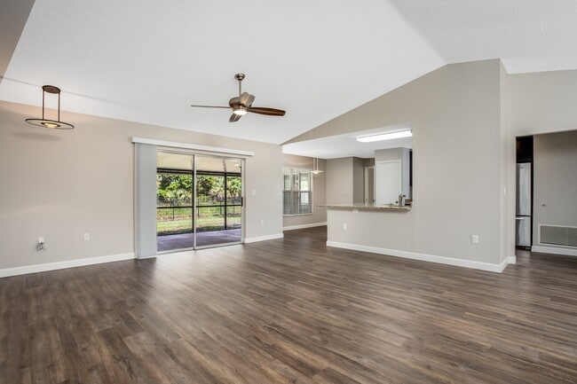 Building Photo - Clermont 3 Bed 2 Bath w/ Community Pool an...