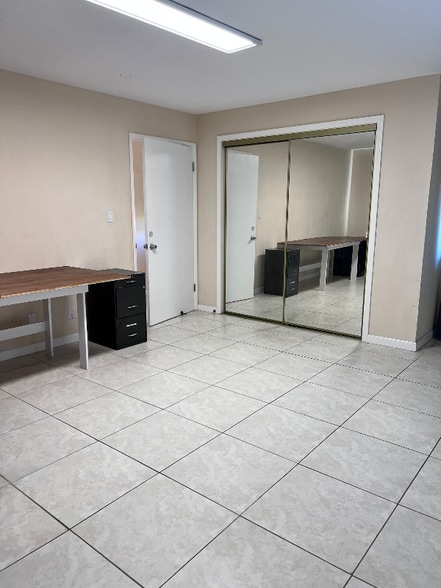 Building Photo - 4580 Kilauea Ave