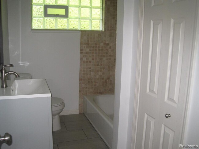 Building Photo - 3617 Shallow Brook Dr