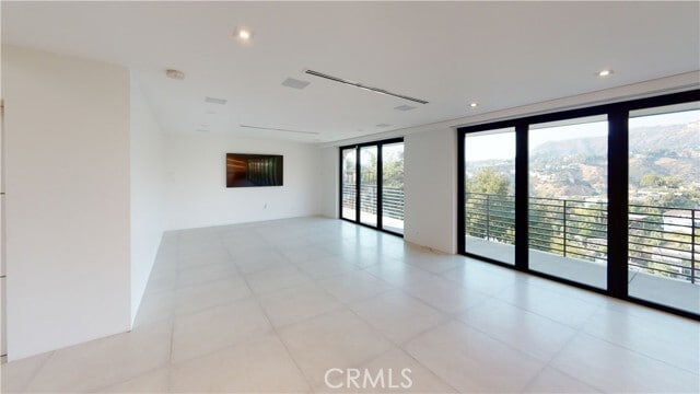 Building Photo - 5710 Hill Oak Dr