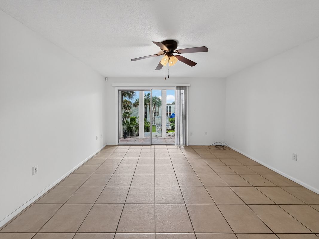 Building Photo - 518 Orange Dr