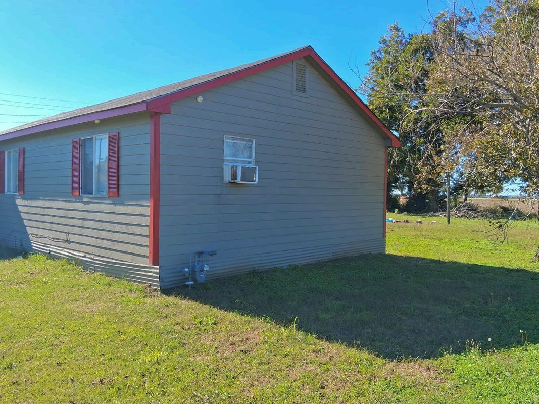 Building Photo - 201 West Ave N