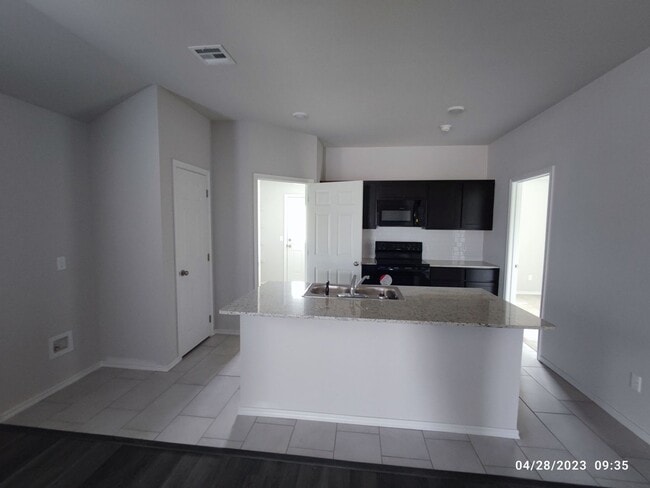 Building Photo - 2919 Slider Ct