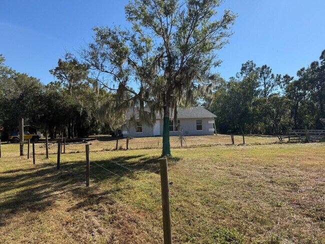 Building Photo - COUNTRY LIVING ON 5 ACRES WITH 3 BED, 3 BA...