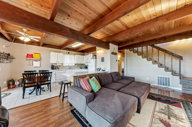 Building Photo - Single Family Home For Rent