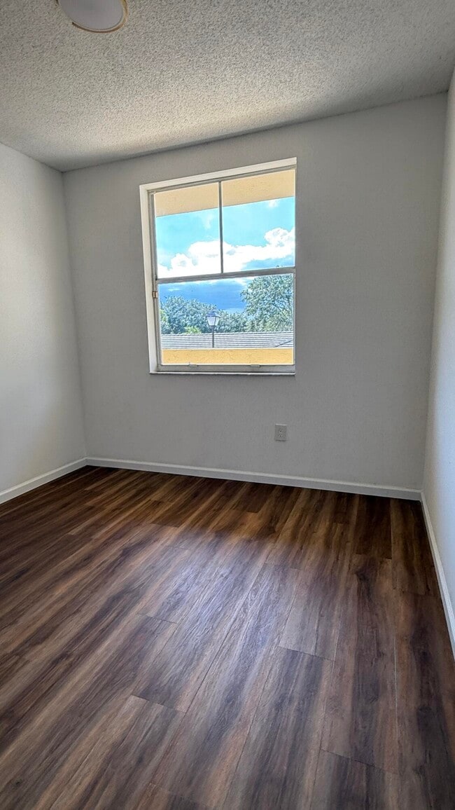 Building Photo - 2080 Greenview Shores Blvd