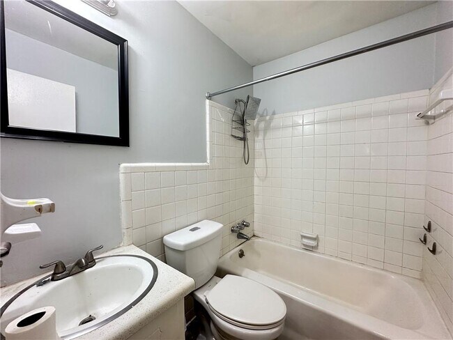 Building Photo - 967 Pine Roc Dr