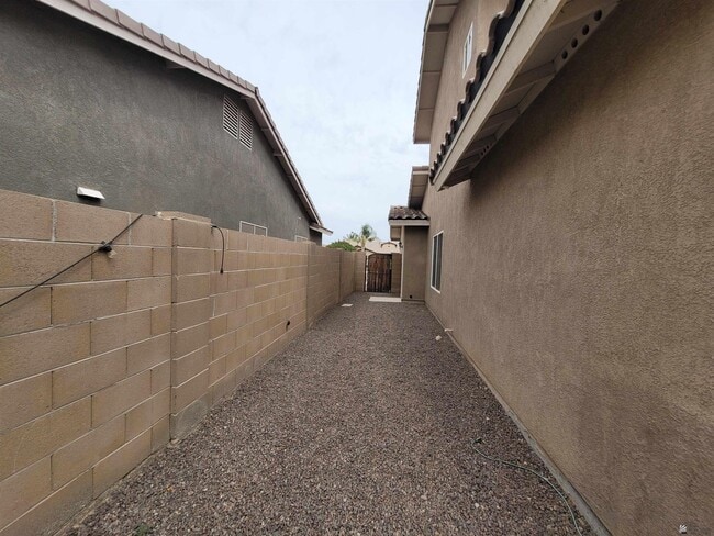Building Photo - 3689 W 39th St