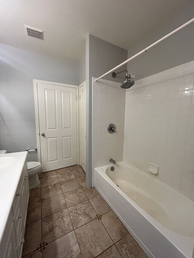 Building Photo - Bright & Airy 3-Bedroom Townhome in Ewa Be...