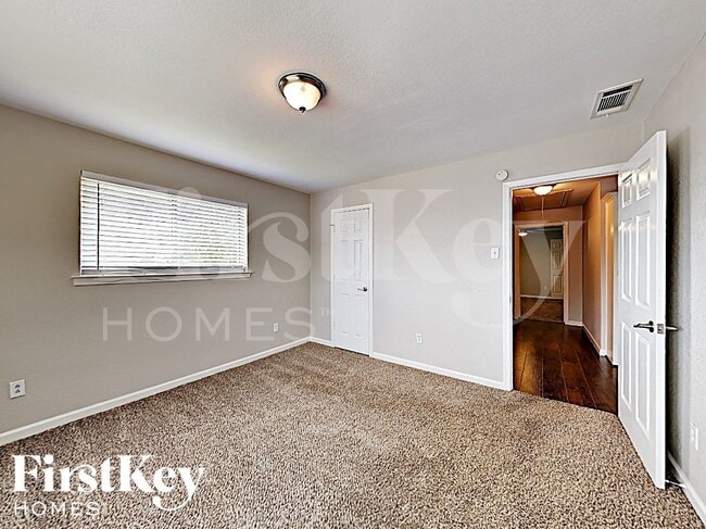 Building Photo - 3413 Valley View Ln