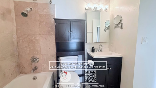 Building Photo - Bright studio with tons of amenities at resort-like Watergate in Emeryville!