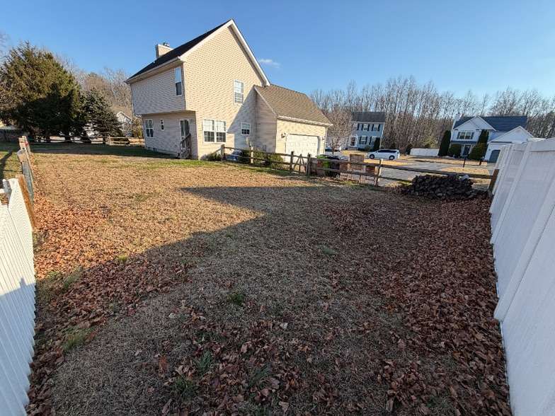 Building Photo - 52 Fox Run Dr