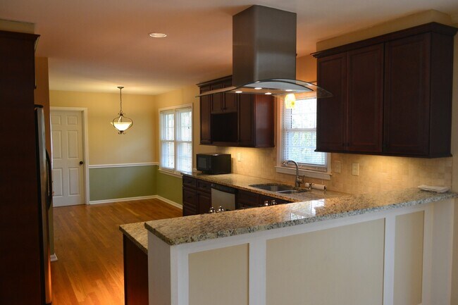 Building Photo - Wonderful Evergreen Hills Community 3 Bed 2 bath Large Lot Single Family Rental