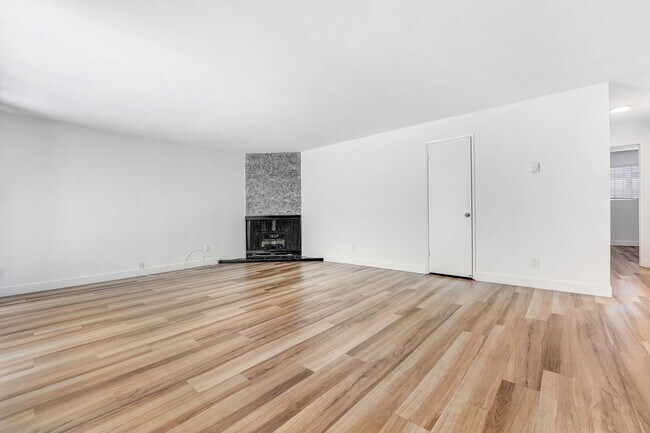 Building Photo - 843 18th St