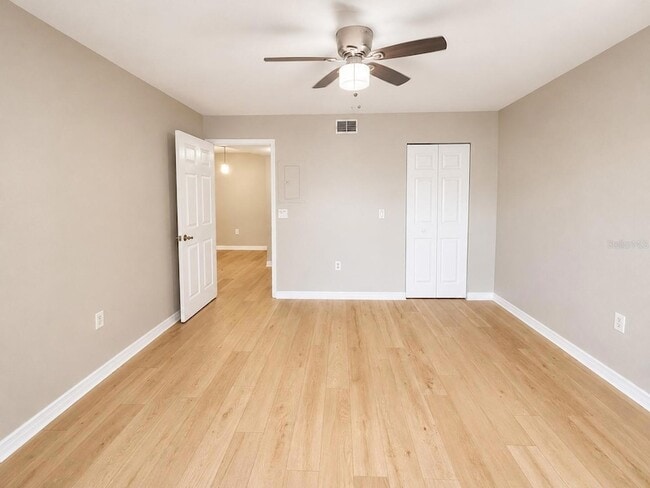Building Photo - 203 Lake Parsons Green