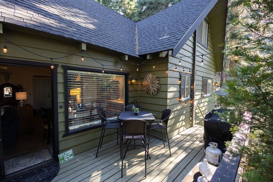 Raised Deck with Plenty of Seating - 28606 Saginaw Ct