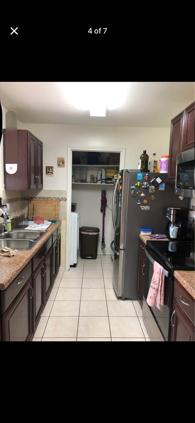 Building Photo - 9521 Kingbird Dr