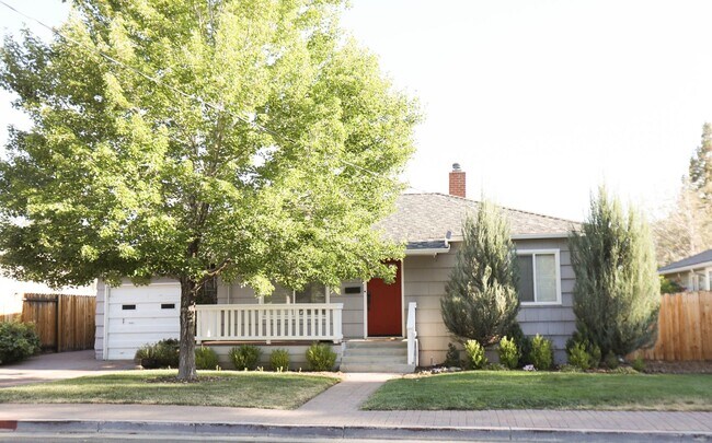 Primary Photo - NEWLY LISTED $2,600 PER MONTH - GORGEOUS 3...