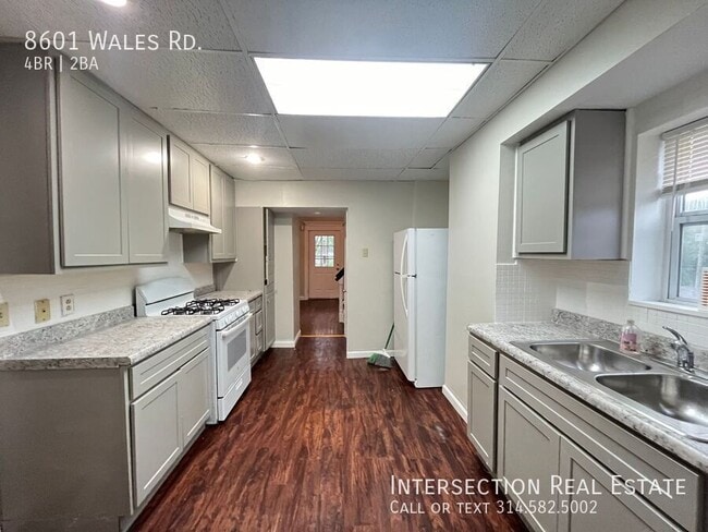 Building Photo - 8601 Wales Rd