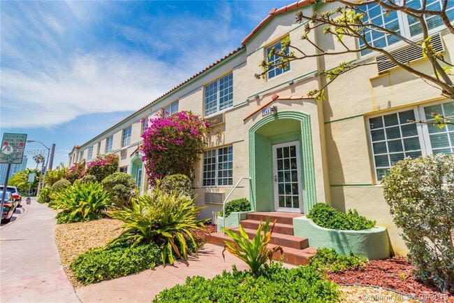 Building Photo - 741 15th St