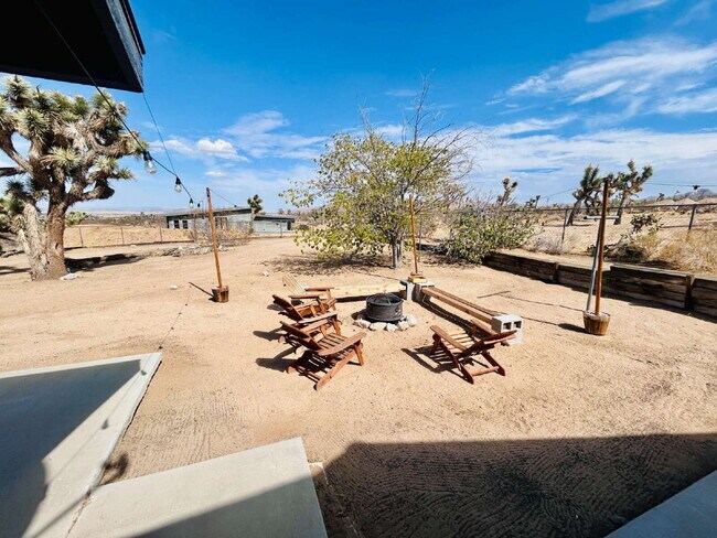Building Photo - Beautiful 4 Bedroom House for rent in South Joshua Tree
