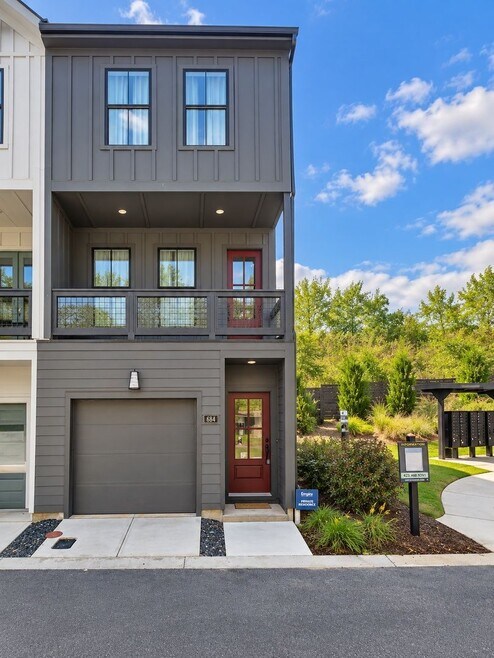 Building Photo - 684 Belletrace Cir