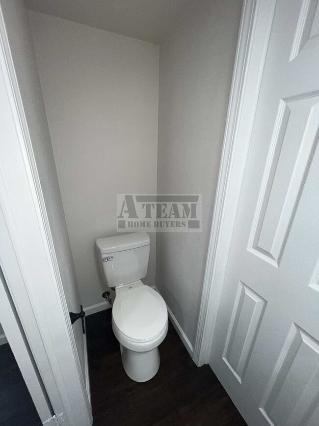 Building Photo - Beautiful Remodeled 3 Bed 1.5 Bath