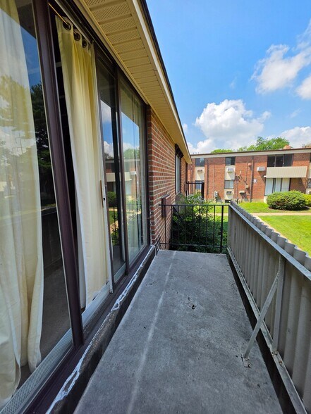 Building Photo - 100 E Glenolden Ave