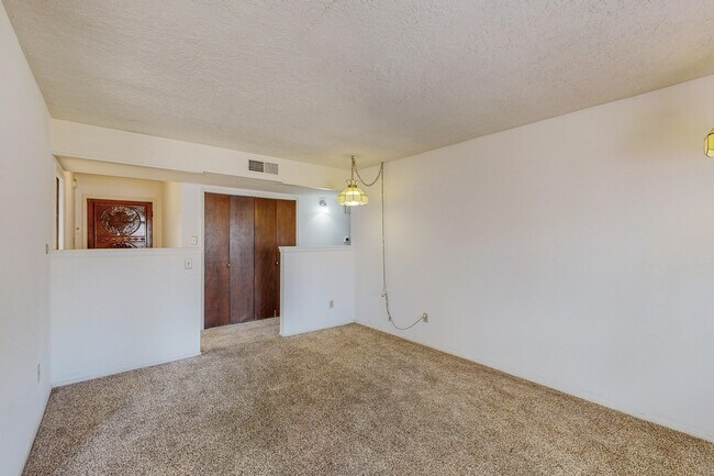 Building Photo - 7309 Coulson Dr NE