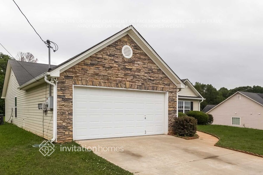 Building Photo - 200 Mills Creek Ln