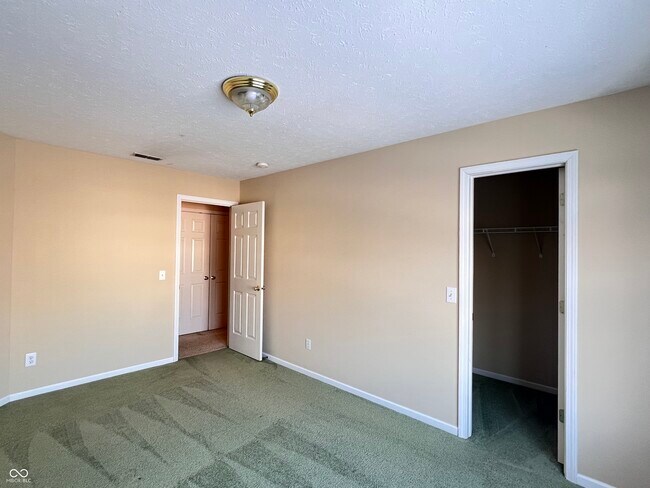 Building Photo - 5913 Sandalwood Dr