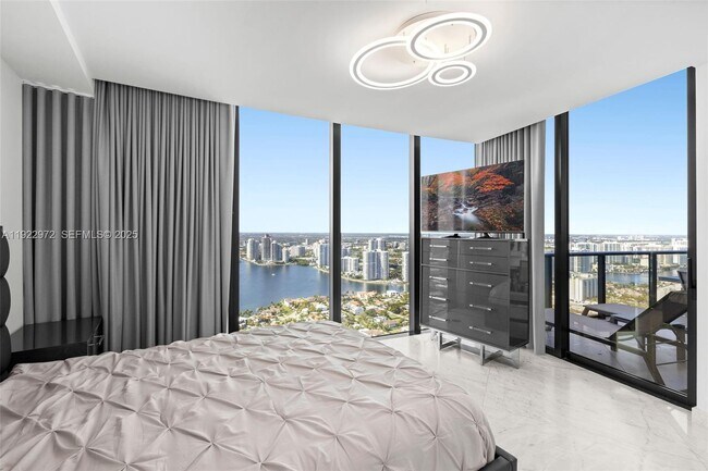 Building Photo - 18555 Collins Ave