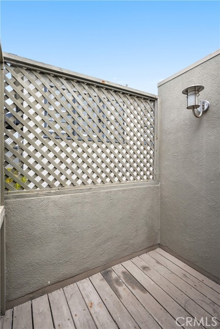 Building Photo - 326 Thalia St