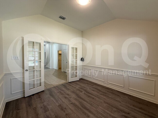 Building Photo - 2716 Watercress Dr