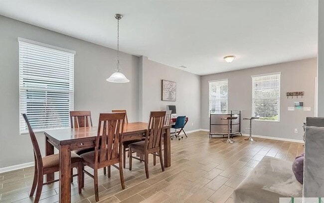 Building Photo - 365 Southwilde Way