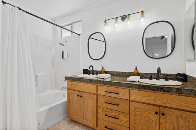 Building Photo - 47765 Tulip Pl