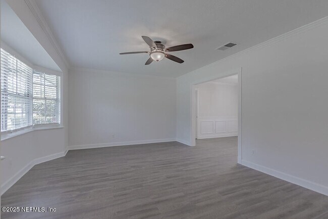 Building Photo - 5020 Brighton Dr