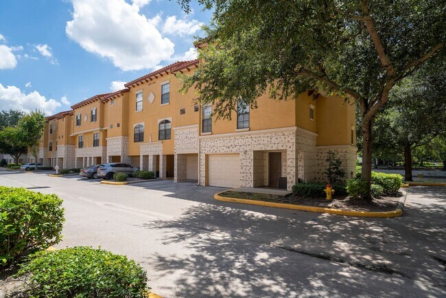 Building Photo - Nice 3/2.5 Townhouse with 2-Car Garage in ...