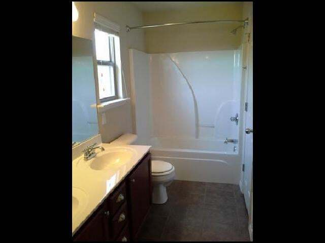 Building Photo - 14505 Parkway Cir