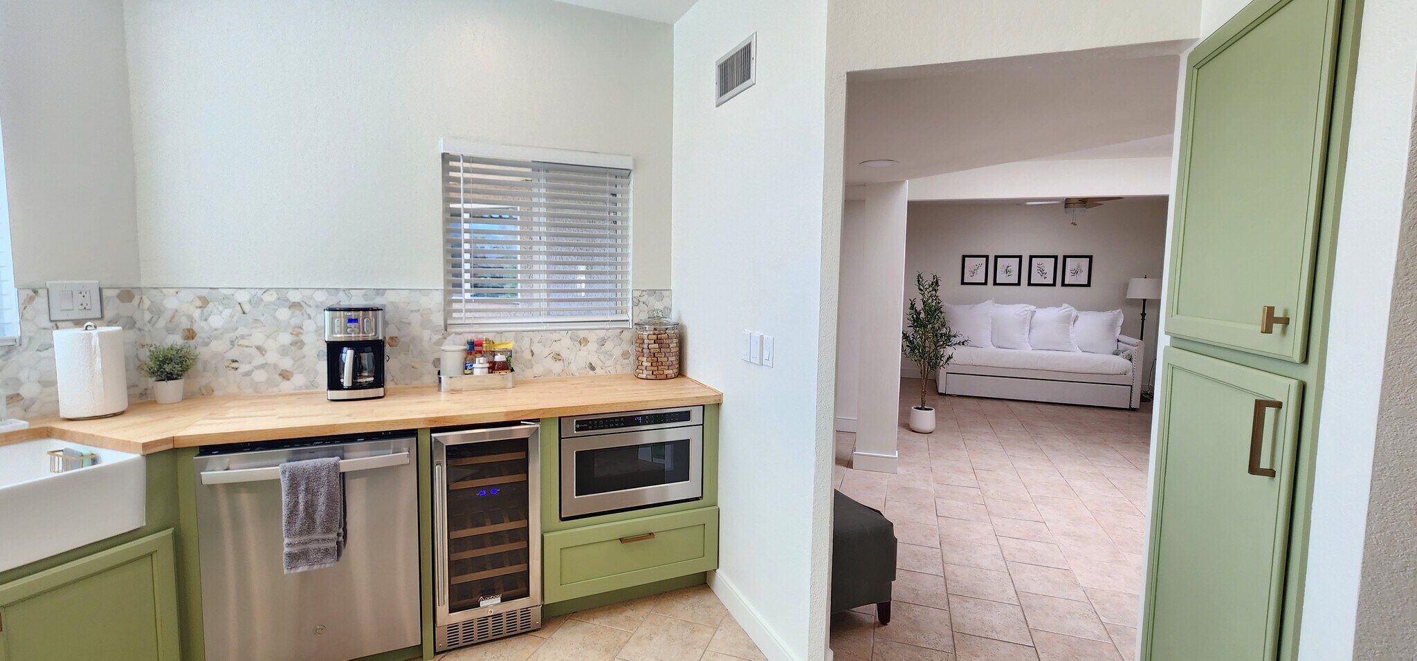 Building Photo - 432 W San Ignacio