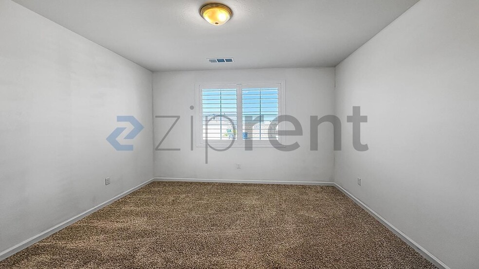 Building Photo - Unit