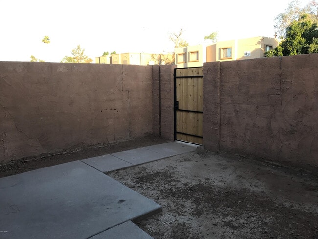 Building Photo - 4410 E Pueblo Ave
